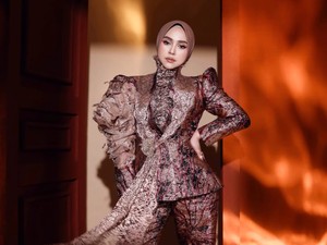 Ria Ricis Lihat Langsung Kebakaran Hutan di Maluku: Karhutla Itu Nyata!