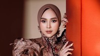 Ria Ricis Pasang Badan Usai Moana Dicibir Sombong Saat Umrah