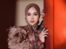 Ria Ricis Pasang Badan Usai Moana Dicibir Sombong Saat Umrah