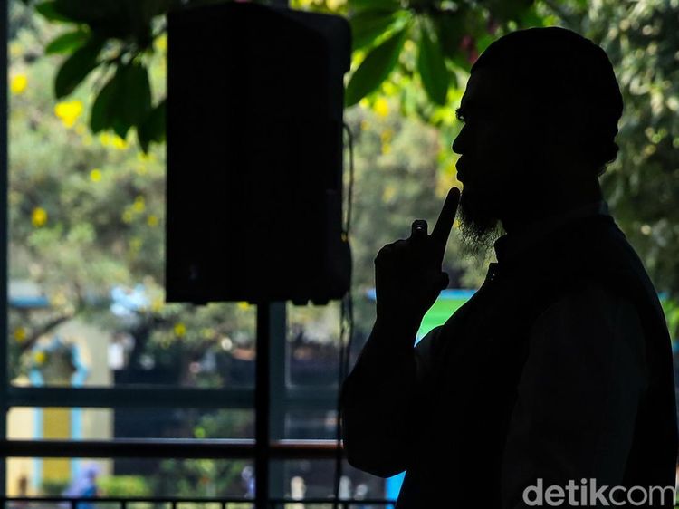 Saat Khutbah Salat Jumat Disampaikan Lewat Bahasa Isyarat