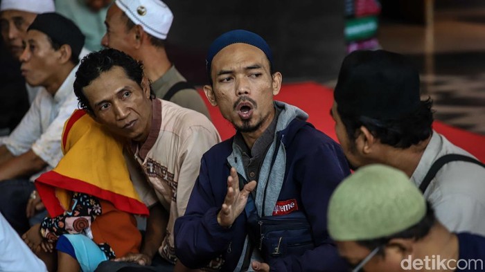 Saat Khutbah Salat Jumat Disampaikan Lewat Bahasa Isyarat Sejumlah umat Muslim penyandang disabilitas tunarungu mengikuti Pendampingan Bahasa Isyarat Salat Jumat di Jakarta Islamic Centre, Jakarta Utara, Jumat (4/9/2026). Kegiatan tersebut diikuti jamaah tunarungu dengan pendampingan bahasa isyarat agar mereka dapat mengikuti rangkaian ibadah Salat Jumat dengan lebih mudah.