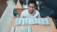 Terbongkar Modus Baru 'Toko Keliling' Obat Keras di Bekasi