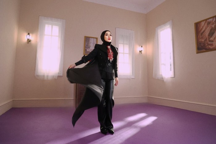 Slay! Syahrini Bagikan Foto Masak Pasta hingga Makan Bareng Suami Tercinta