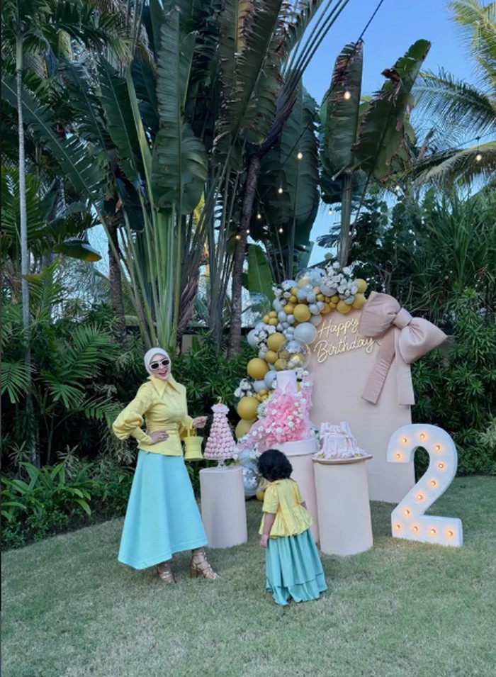 Slay! Syahrini Bagikan Foto Masak Pasta hingga Makan Bareng Suami Tercinta