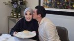 Slay! Syahrini Bagikan Foto Masak Pasta hingga Makan Bareng Suami Tercinta