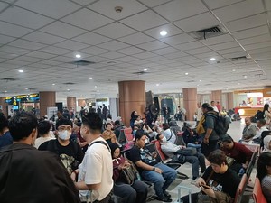 Penumpang Demo hingga Tidur di Bandara Supadio demi Kejelasan Penerbangan