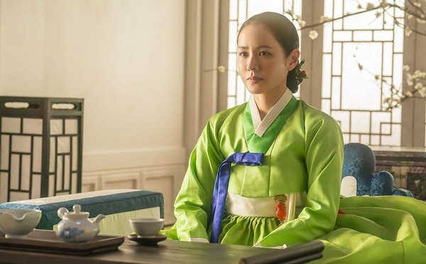 Potret Son Ye Jin Jadi Dalang Kisah Cinta Berbahaya di Drakor The Scandal