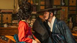 Cinta Berbahaya Son Ye Jin, Ji Chang Wook, & Nana di Drakor Netflix The Scandal