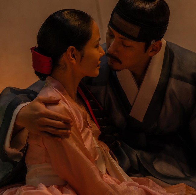 Cinta Berbahaya Son Ye Jin, Ji Chang Wook, & Nana di Drakor Netflix The Scandal