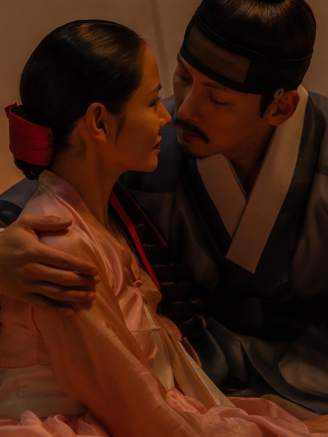 Cinta Berbahaya Son Ye Jin, Ji Chang Wook, & Nana di Drakor Netflix The Scandal