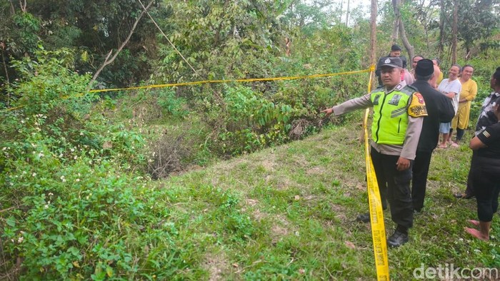 TKP penemuan jenazah bayi perempuan terkubur di kebun wilayah Dusun Kropoh, Duren, Bandungan, Kabupaten Semarang, Kamis (3/9/2026).