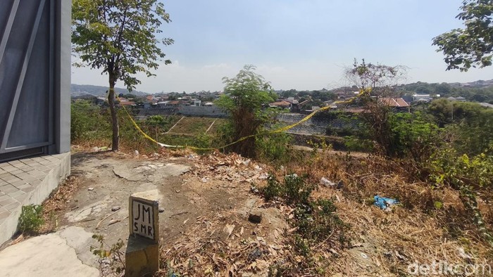 TKP penemuan kerangka mayat di tebing jalan tol Jangli, Tembalang, Kota Semarang, Jumat (4/9/2026).