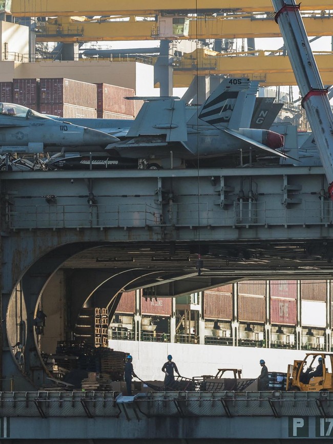 USS Abraham Lincoln Bersandar di Laem Chabang Usai 286 Hari di Laut