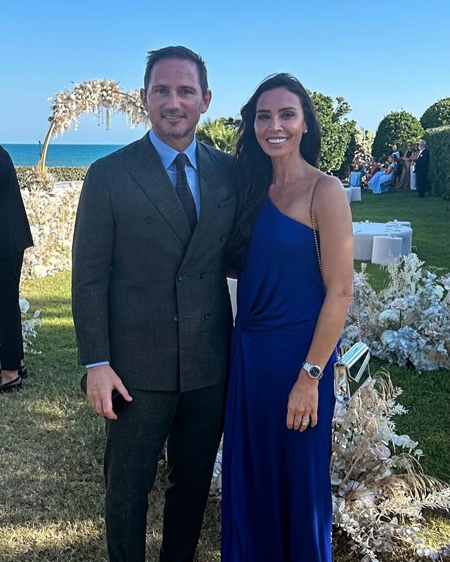 Christine Lampard dinikahi manajer Coventry City, Frank Lampard, pada 2015. Wanita yang dikaruniai dua orang anak itu luas sebagai presenter televisi untuk acara The One Show dan Loose Women. Foto: Instagram