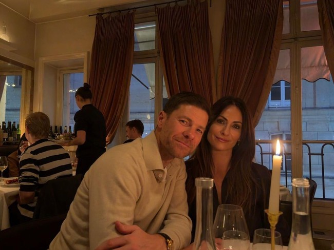 Nagore Aranburu dan suaminya, Xabi Alonso yang jadi manajer Chelsea adalah pasangan sejak remaja sebelum menikah pada 2009. Ia merupakan model yang kini jadi fashion desainer. Foto: Instagram