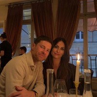 Nagore Aranburu dan suaminya, Xabi Alonso yang jadi manajer Chelsea adalah pasangan sejak remaja sebelum menikah pada 2009. Ia merupakan model yang kini jadi fashion desainer. Foto: Instagram