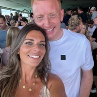 Emma Saunders berpacaran dengan pelatih Auxerre, Will Still. Setelah ‘go public’ pada 2024, presenter Sky Sports itu berjuang melawan kanker setahun setelahnya yang membuat Will meninggalkan klub Prancis, Lens, untuk berada di sisi sang kekasih.Foto: Instagram