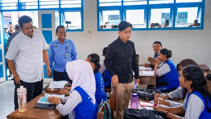 Wapres Gibran Rakabuming bersama Gubsu Bobby Nasution meninjau SMA Negeri 1 Barus di Kabupaten Tapteng (Foto: dok Diskominfo Sumut)