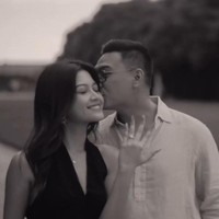 7 Foto Yoriko Angeline Dilamar Pembalap di Prancis, Mesra Pose Pamer Cincin