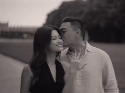 7 Foto Yoriko Angeline Dilamar Pembalap di Prancis, Mesra Pose Pamer Cincin