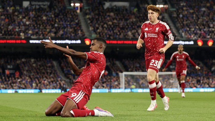 IPSWICH, ENGLAND - SEPTEMBER 04: Alexander Isak of Liverpool celebrates scoring his teams first goal during the Premier League 2026/27 match between Ipswich Town and Liverpool FC at Portman Road on September 04, 2026 in Ipswich, England. (Photo by Liverpool FC/Liverpool FC via Getty Images)