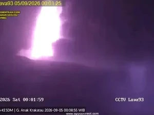 Saat Pintu hingga Jendela Bergetar Sendiri Saat Anak Krakatau Erupsi
