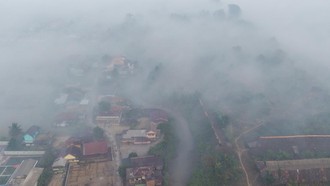 BNPB Gunakan Dry Ice Urai Kabut Asap Karhutla, Ini Hasilnya