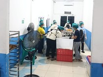 Pengungsi Erupsi Gunung Sinabung Dapat MBG