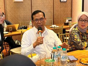 Kemenhub Sebut Erupsi Gunung Anak Krakatau Belum Ganggu Penerbangan