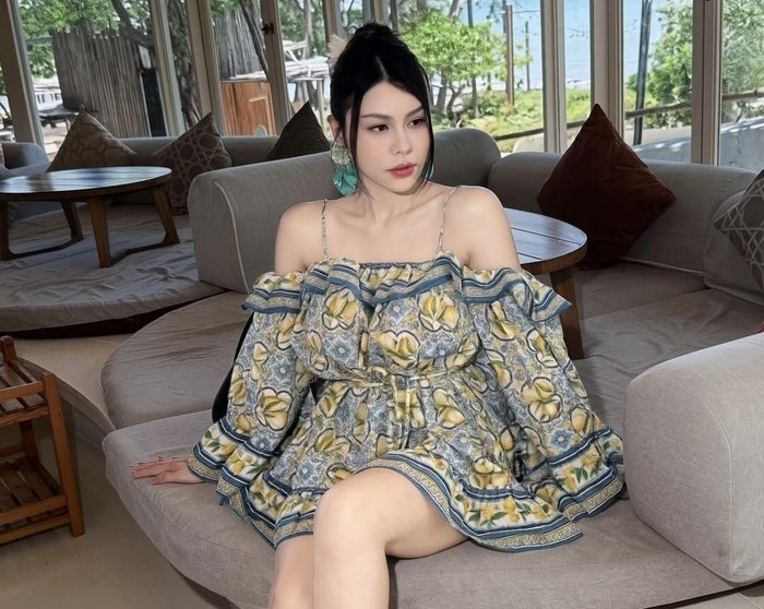 Doyan Jajan! DJ Katty Butterfly Asyik Ngemil Pentol hingga Rujak Bebek