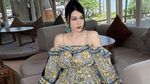 Doyan Jajan! DJ Katty Butterfly Asyik Ngemil Pentol hingga Rujak Bebek