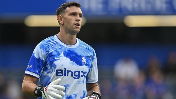 LONDON, ENGLAND - AUGUST 30: Emiliano Martinez of Chelsea during the Premier League 2026/27 match between Chelsea FC and Brighton & Hove Albion at Stamford Bridge on August 30, 2026 in London, England. (Photo by Vince Mignott/MB Media/Getty Images)