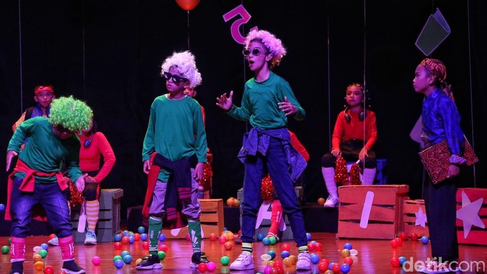 Sejumlah pelakon tampil membawakan naskah Air Prawitasari karya Hardjono Wirjosoetrisno dalam Festival Teater Anak (FTA) 2026 di Teater Kecil, Taman Ismail Marzuki (TIM), Menteng, Jakarta Pusat, Sabtu (5/9/2026).