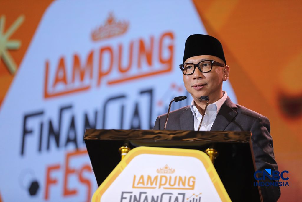 Gubernur Lampung, Rahmat Mirzani Djausal saat menyampaikan pemaparan dalam Lampung Financial Festival di Hotel Novotel, Bandar Lampung, Sabtu (5/9/2026). (CNBC Indonesia/Tri Susilo)