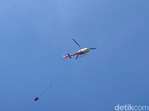 Terkendala Angin Kencang, Water Bombing di Gunung Buthak Dihentikan
