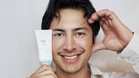 Hudson Williams Jadi Brand Ambassador Pertama SKIN1004