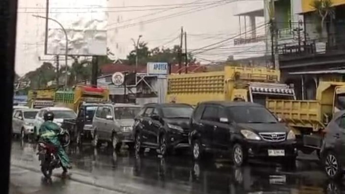Hujan perdana di Luwu usai 2 bulan kekeringan.