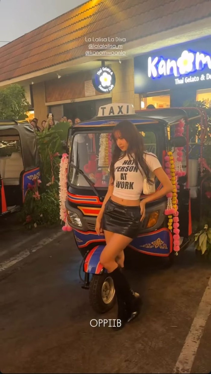 Jadi Pelayan Sehari, Lisa BLACKPINK Sajikan Gelato 'SaWadiKa LA Diva'