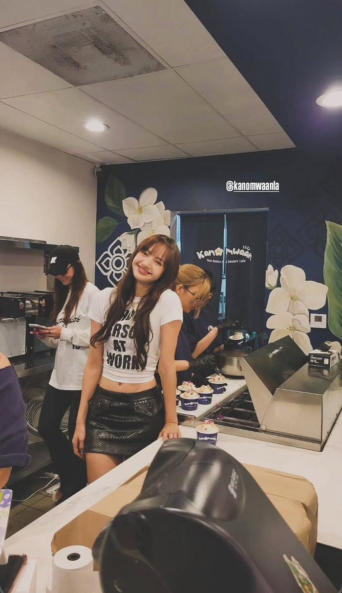 Jadi Pelayan Sehari, Lisa BLACKPINK Sajikan Gelato 'SaWadiKa LA Diva'