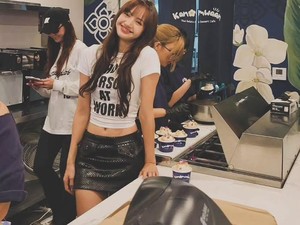 Jadi Pelayan Sehari, Lisa BLACKPINK Sajikan Gelato SaWadiKa LA Diva