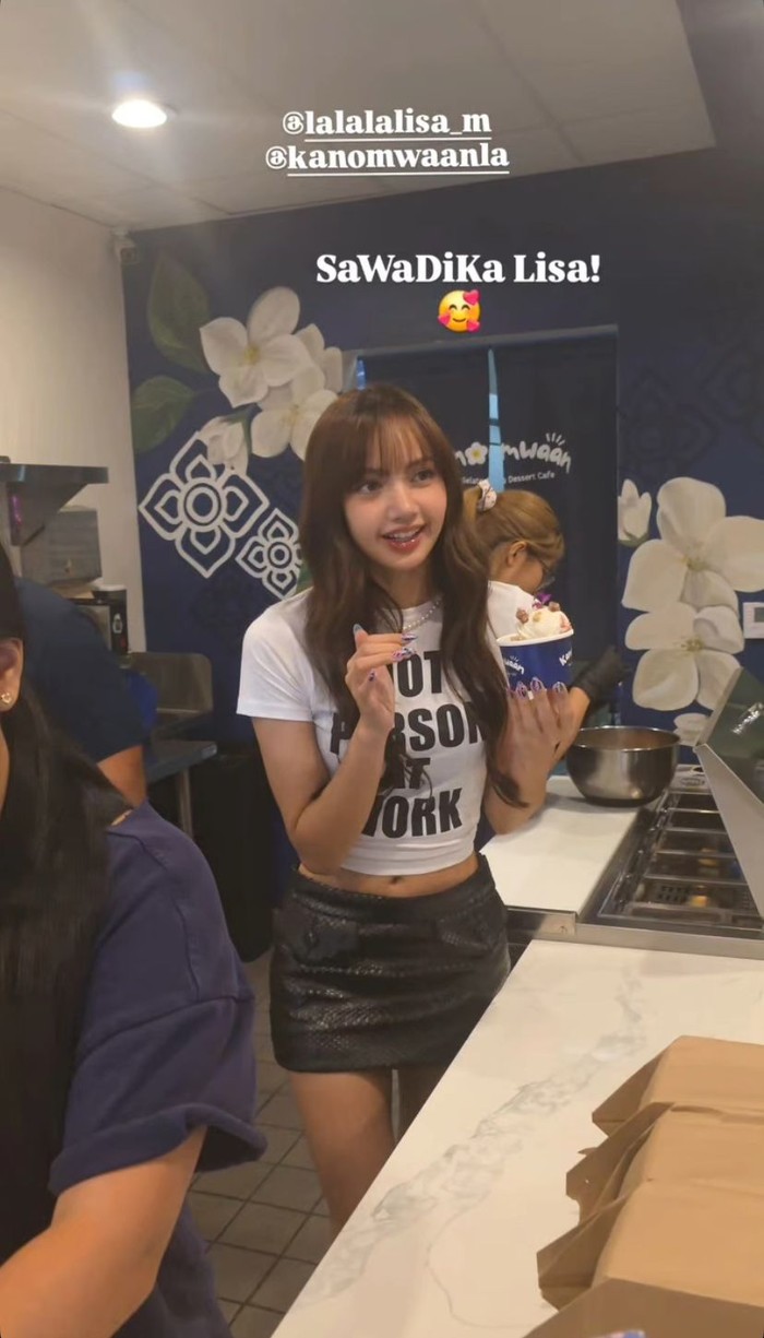 Jadi Pelayan Sehari, Lisa BLACKPINK Sajikan Gelato 'SaWadiKa LA Diva'