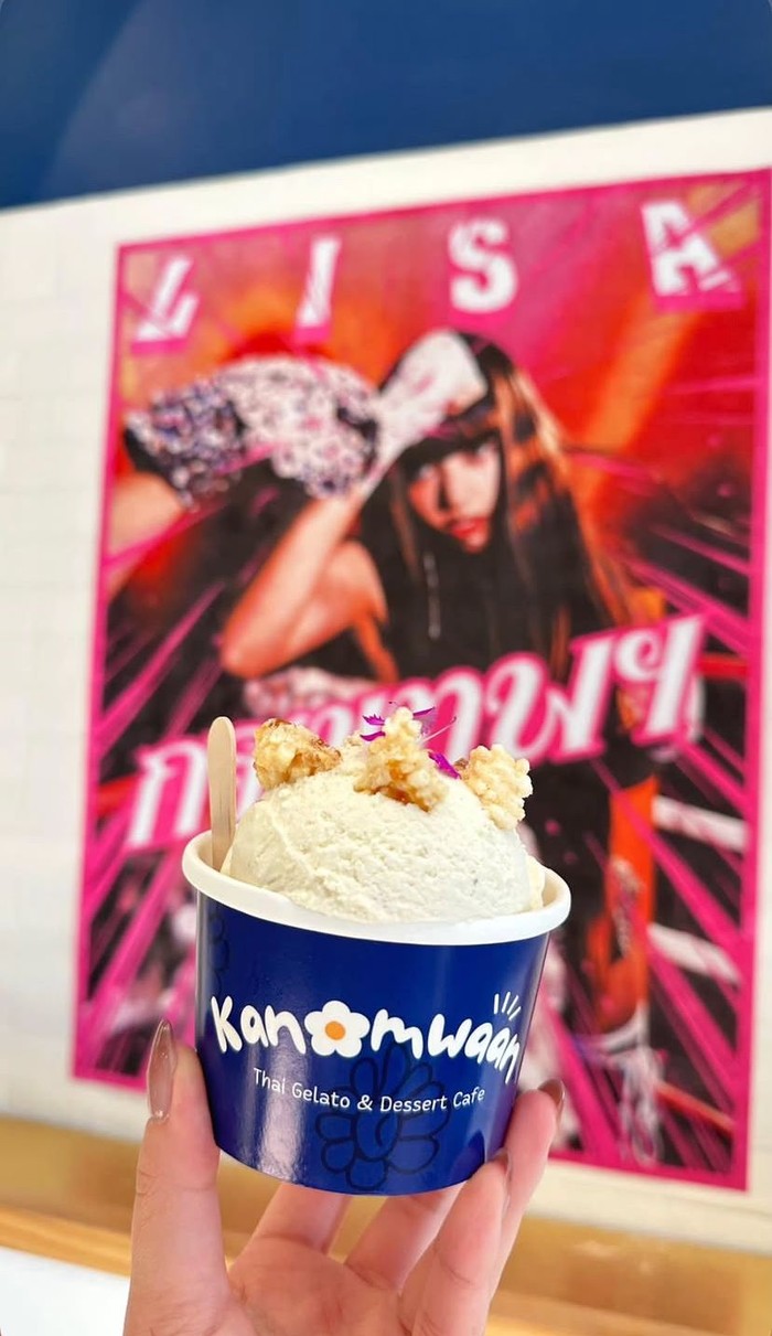 Jadi Pelayan Sehari, Lisa BLACKPINK Sajikan Gelato 'SaWadiKa LA Diva'