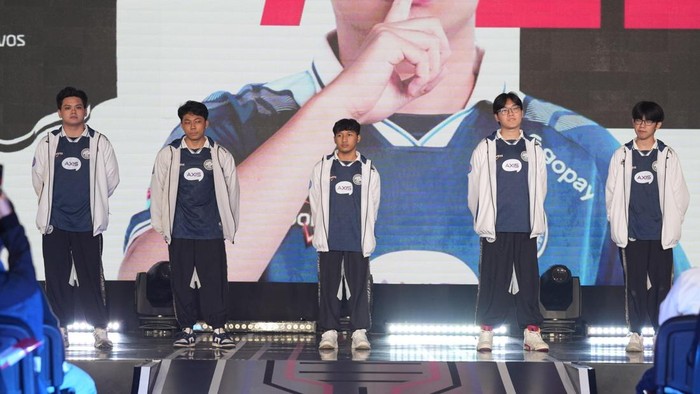 Setelah sebelumnya gagal meraih kemenangan pada pekan ketiga babak Reguler Season MPL ID S18, kali ini Evos akan berjuang kembali untuk mendapatkannya. Sayangnya, lawan yang dihadapinya tidak akan mudah dikalahkan, karena merupakan tim yang saat ini belum terkalahkan.