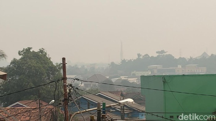 Kabut asap selimuti Kota Palembang siang ini