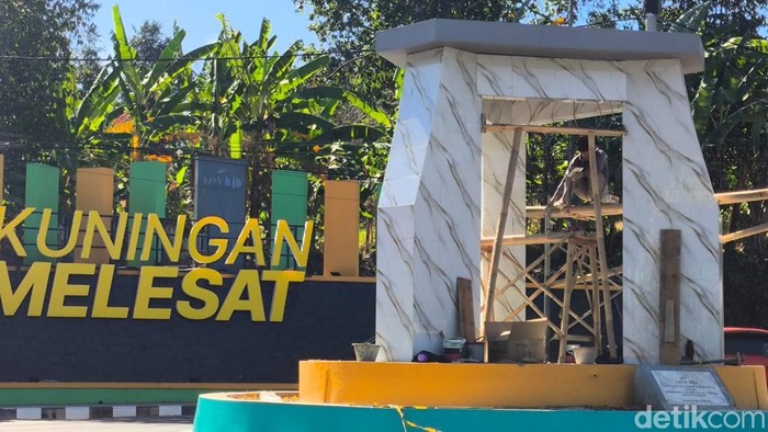 Kondisi Tugu Kuda Kuningan Melesat.