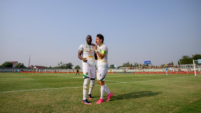 Laga Bhayangkara vs Persebaya