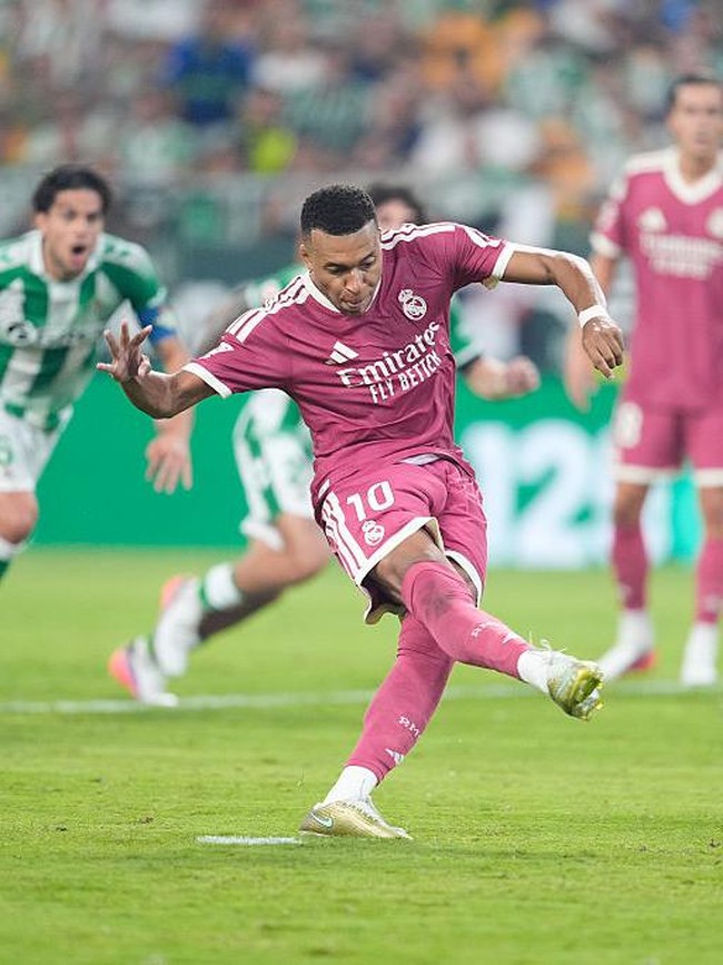 Sudah Berapa Kali Mbappe Gagal Penalti di Madrid?