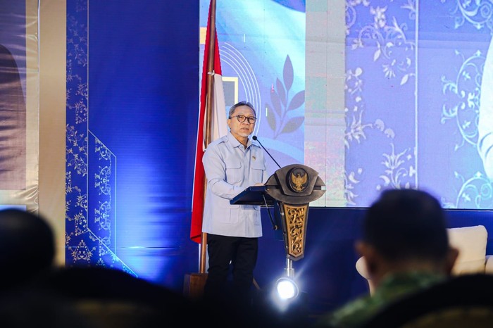 Menteri Koordinator Bidang Pangan RI (Menko Pangan) Zulkifli Hasan (Zulhas) saat menjadi pembicara dalam Seminar Nasional KDKMP di Kantor Wali Kota Bandar Lampung, Jumat (4/9/2026).