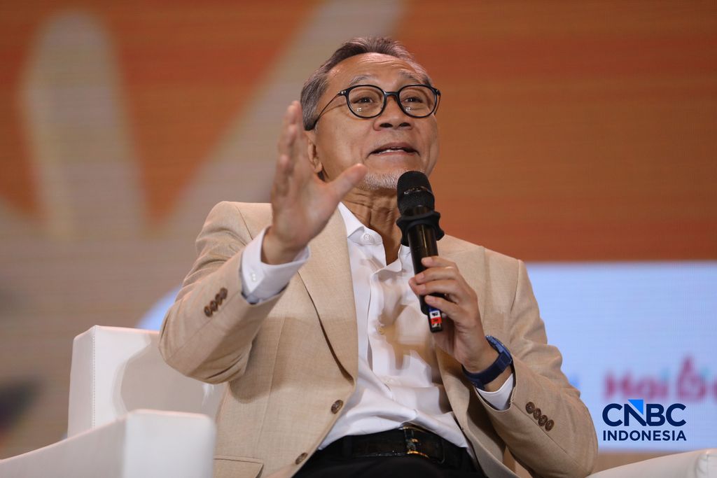 Menteri Koordinator Bidang Pangan RI, Zulkifli Hasan (Zulhas) saat menyampaikan pemaparan dalam Lampung Financial Festival di Hotel Novotel, Bandar Lampung, Sabtu (5/9/2026). (CNBC Indonesia/Tri Susilo)
