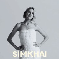 Naomi Watts dan anaknya, Kai Schreiber, untuk pertama kalinya tampil sebagai model dalam satu kampanye fashion. Keduanya menjadi wajah kampanye terbaru brand high-end Simkhai untuk koleksi Fall 2026. Ini menjadi kampanye fashion pertama yang secara resmi menampilkan Naomi dan Kai bersama sebagai model. Foto: dok. Simkhai